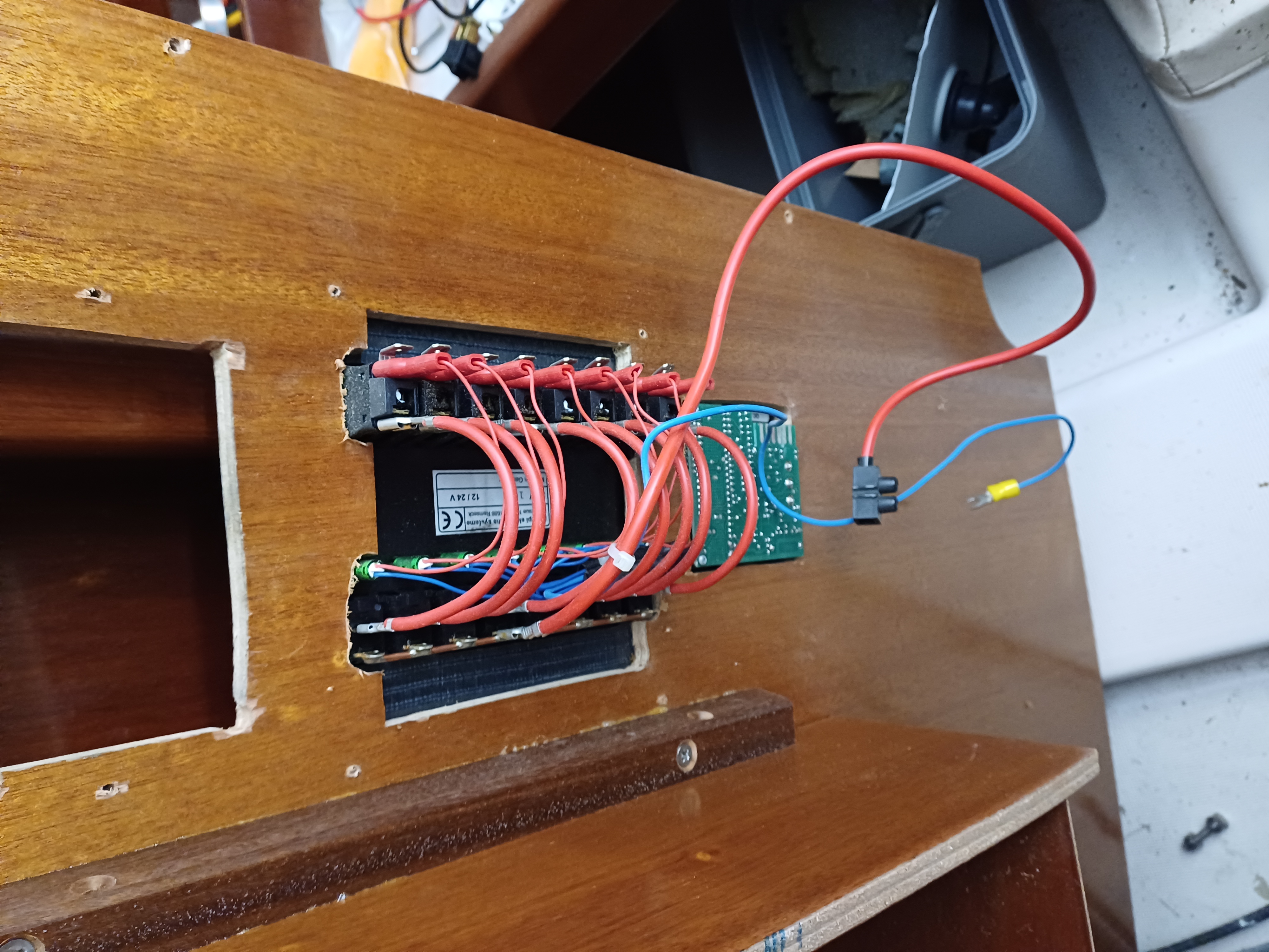 Ohne Kabelgewirr, sieht das alles noch gut aus